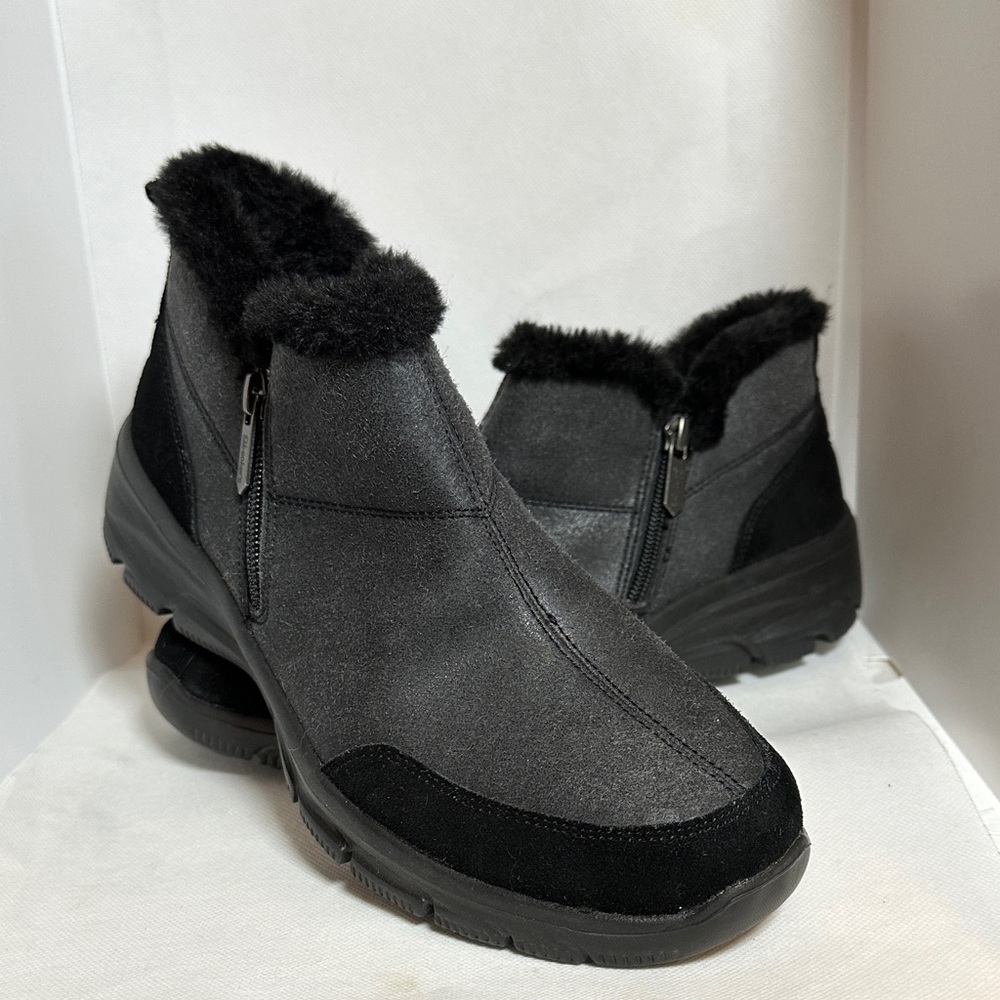 Skechers Easy Going “Chilly S” Faux Suede & Faux Fur Ankle Booties – Size 9.5